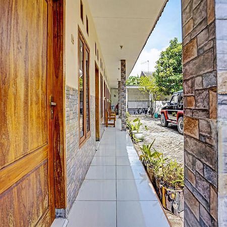 Spot On 91824 Rumah Kaloka Syariah Probolinggo Bagian luar foto