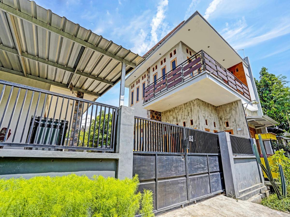 Spot On 91824 Rumah Kaloka Syariah Probolinggo Bagian luar foto
