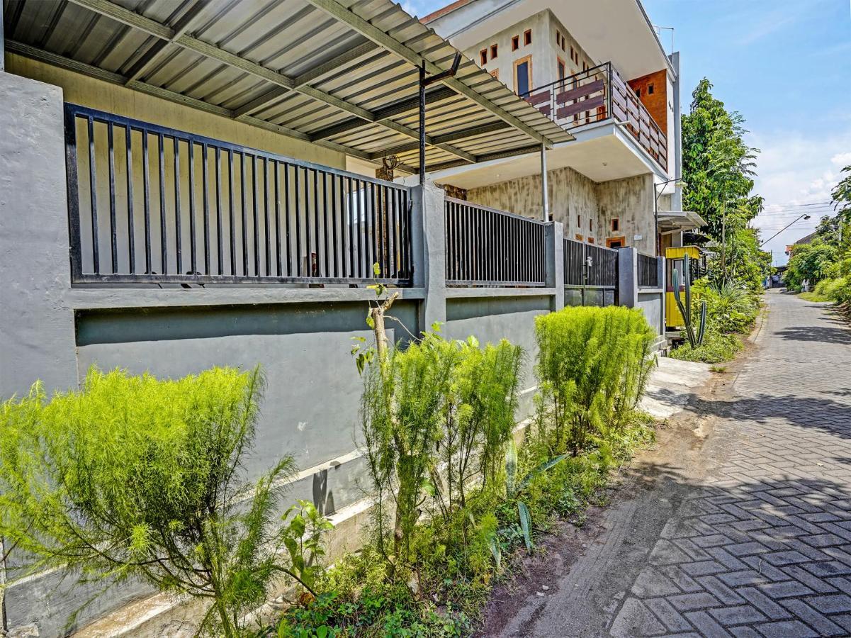 Spot On 91824 Rumah Kaloka Syariah Probolinggo Bagian luar foto