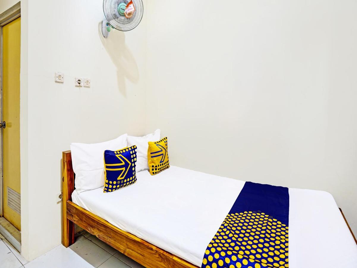 Spot On 91824 Rumah Kaloka Syariah Probolinggo Bagian luar foto