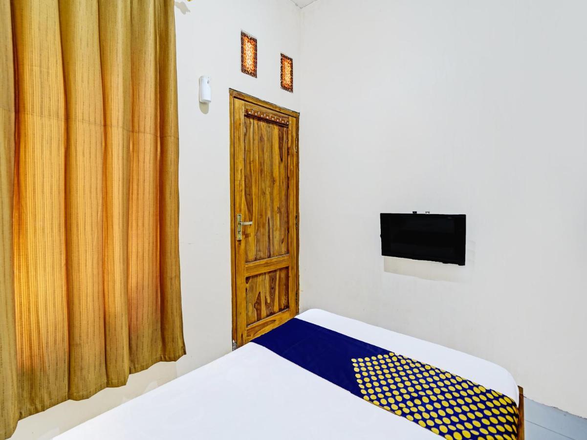 Spot On 91824 Rumah Kaloka Syariah Probolinggo Bagian luar foto