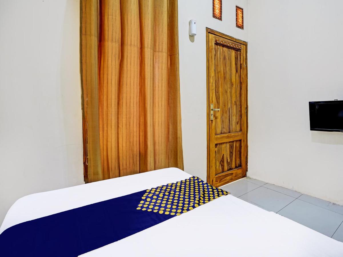 Spot On 91824 Rumah Kaloka Syariah Probolinggo Bagian luar foto