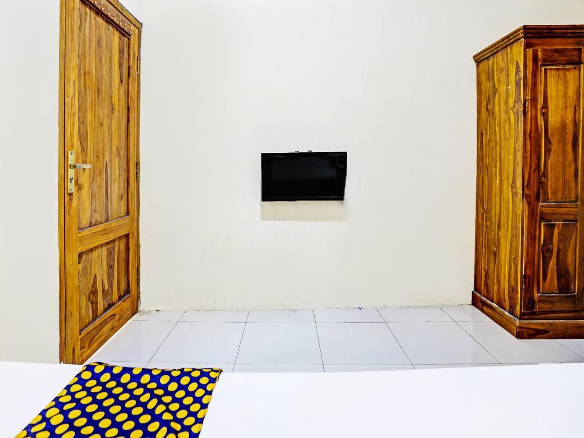 Spot On 91824 Rumah Kaloka Syariah Probolinggo Bagian luar foto