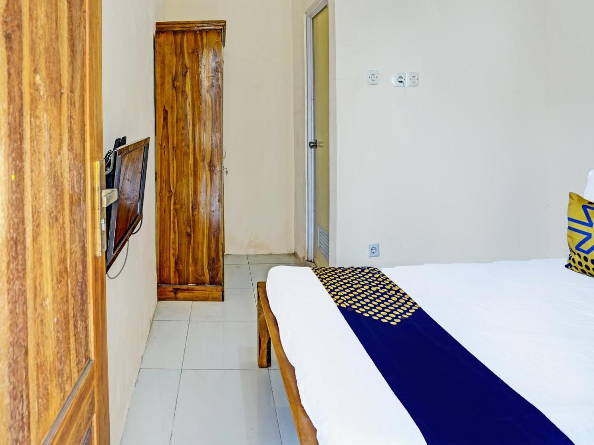 Spot On 91824 Rumah Kaloka Syariah Probolinggo Bagian luar foto